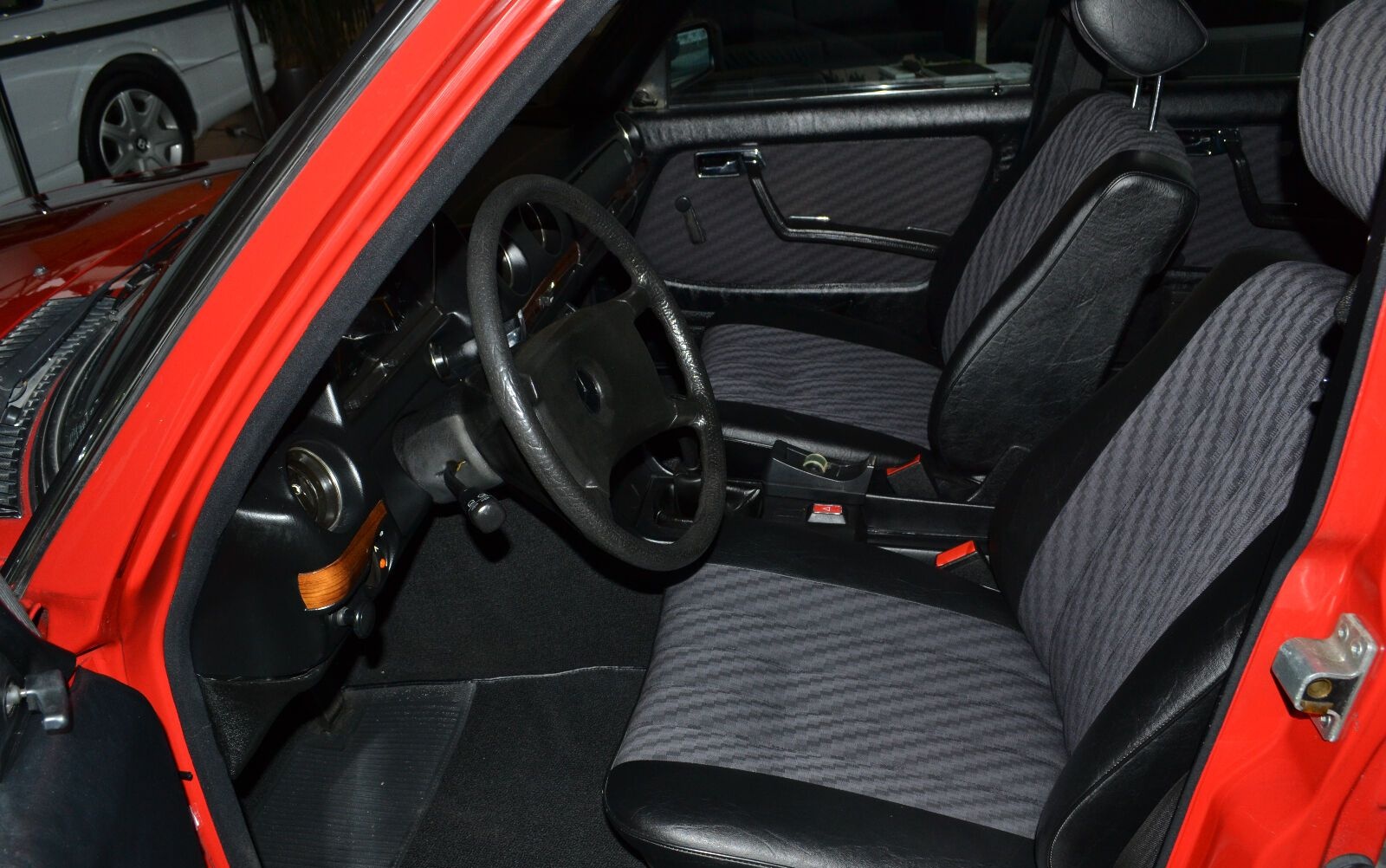 Mercedes-Benz 280 E. 2.Hand.Schiebedach.Oldtimer W123 foto 6