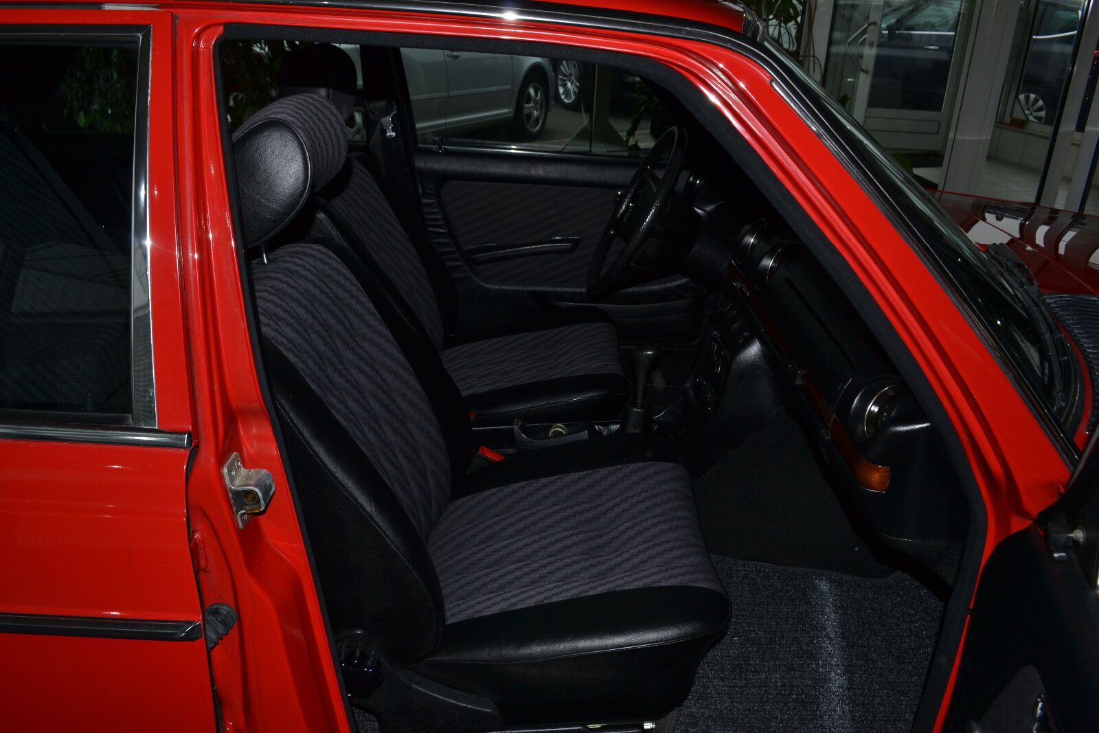 Mercedes-Benz 280 E. 2.Hand.Schiebedach.Oldtimer W123 foto 8