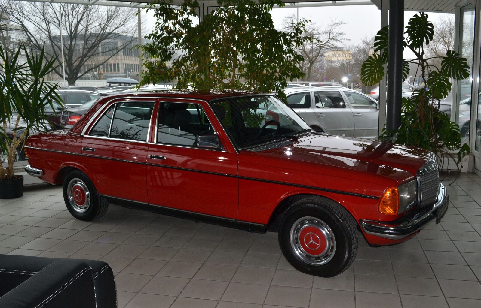 Mercedes-Benz 280 E. 2.Hand.Schiebedach.Oldtimer W123 foto 9