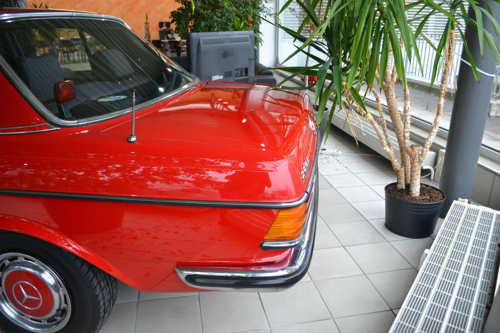 Mercedes-Benz 280 E. 2.Hand.Schiebedach.Oldtimer W123 foto 10