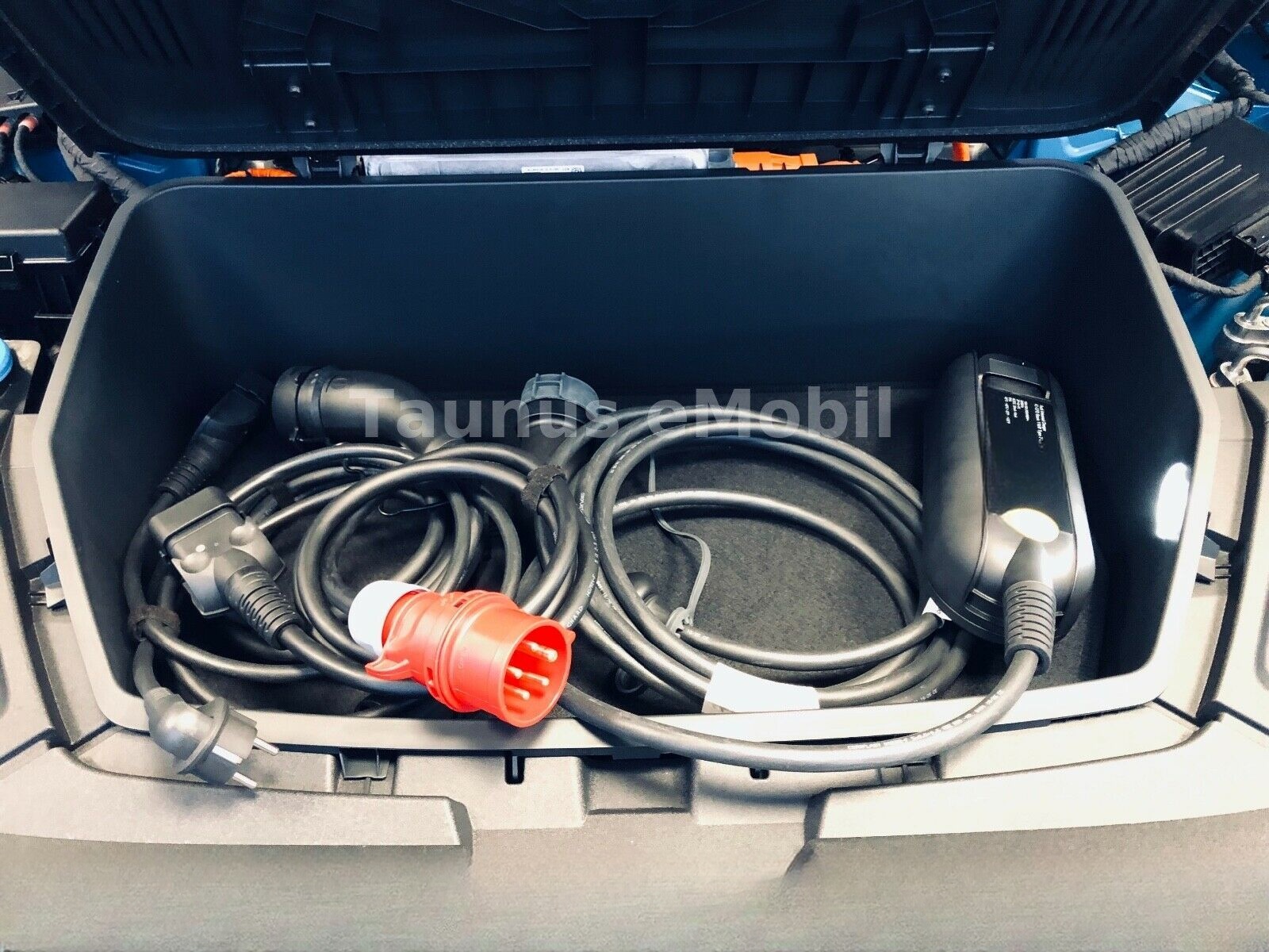 Audi e-tron 55 Quattro-edition one-Antiguablau mieten foto 13