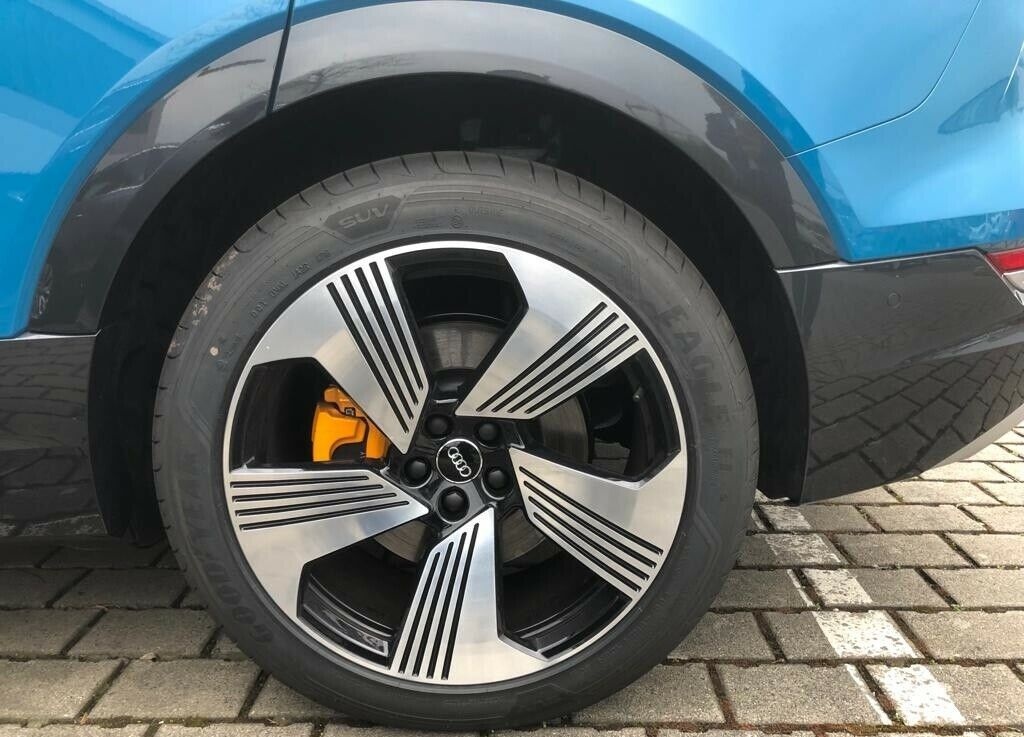 Audi e-tron 55 Quattro-edition one-Antiguablau mieten foto 18