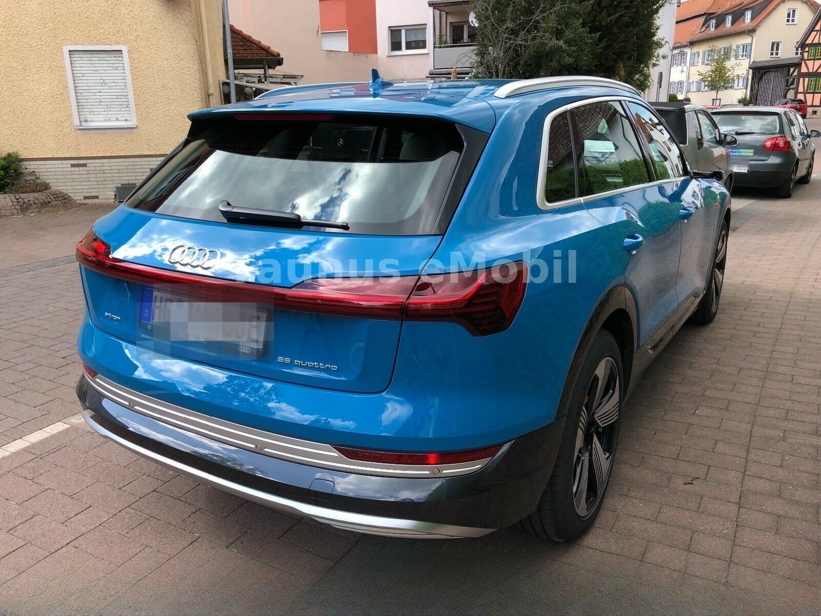 Audi e-tron 55 Quattro-edition one-Antiguablau mieten foto 5