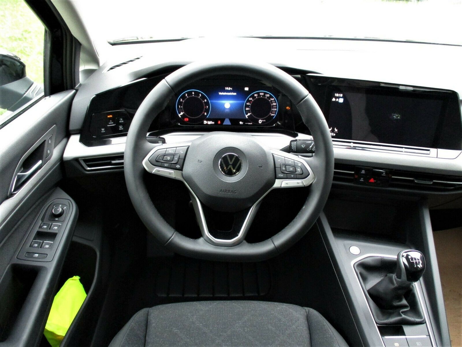 Volkswagen Golf VIII 1.5 TSI Life Navi / PDC foto 9