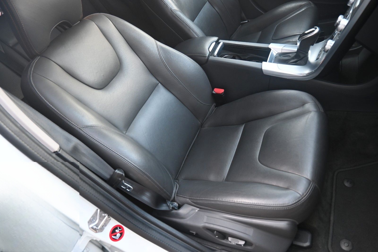 Volvo **Mietkauf**V60D6*Sum*SD*NAVI*STHZ*E-KZ*Diesel foto 16