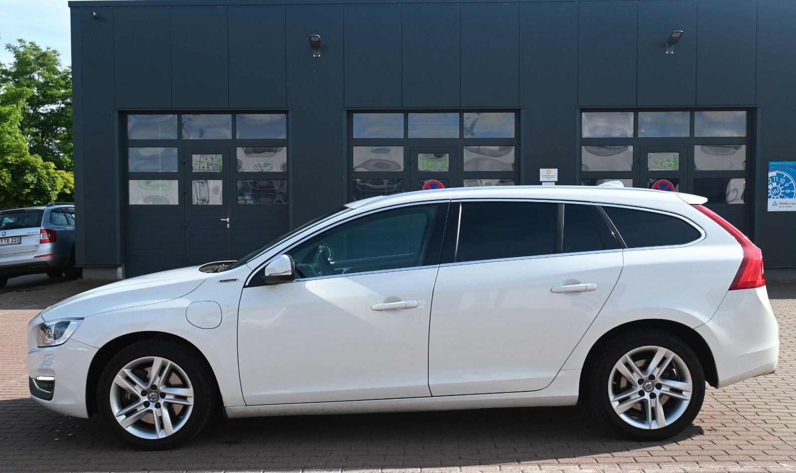 Volvo **Mietkauf**V60D6*Sum*SD*NAVI*STHZ*E-KZ*Diesel foto 3