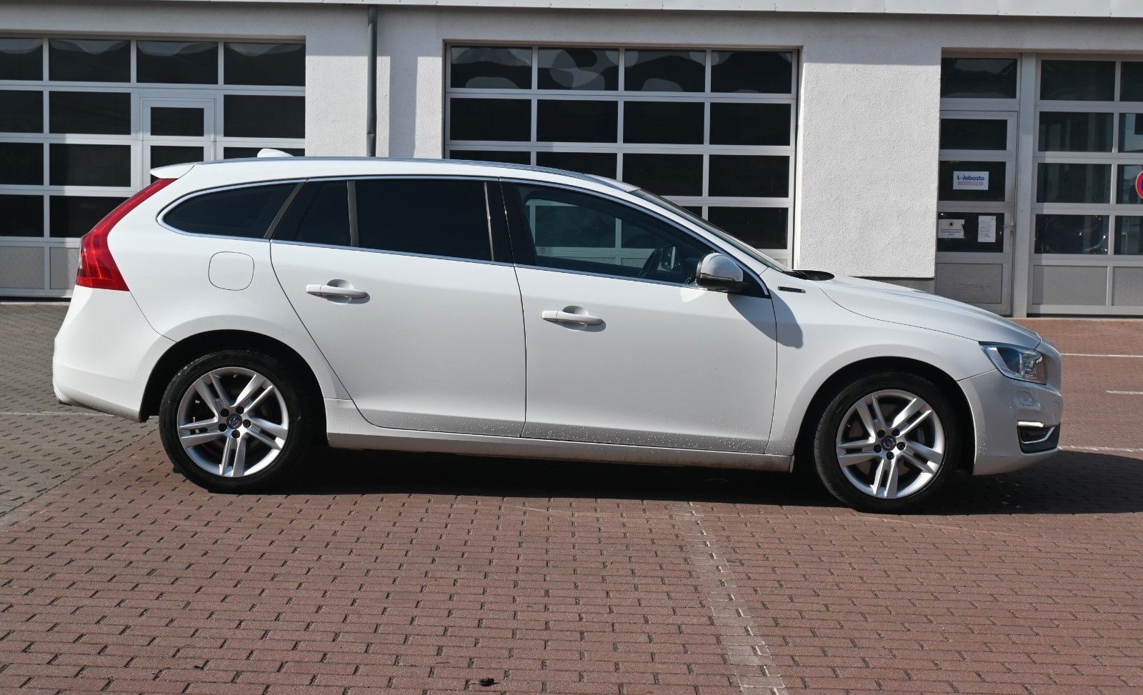 Volvo **Mietkauf**V60D6*Sum*SD*NAVI*STHZ*E-KZ*Diesel foto 7