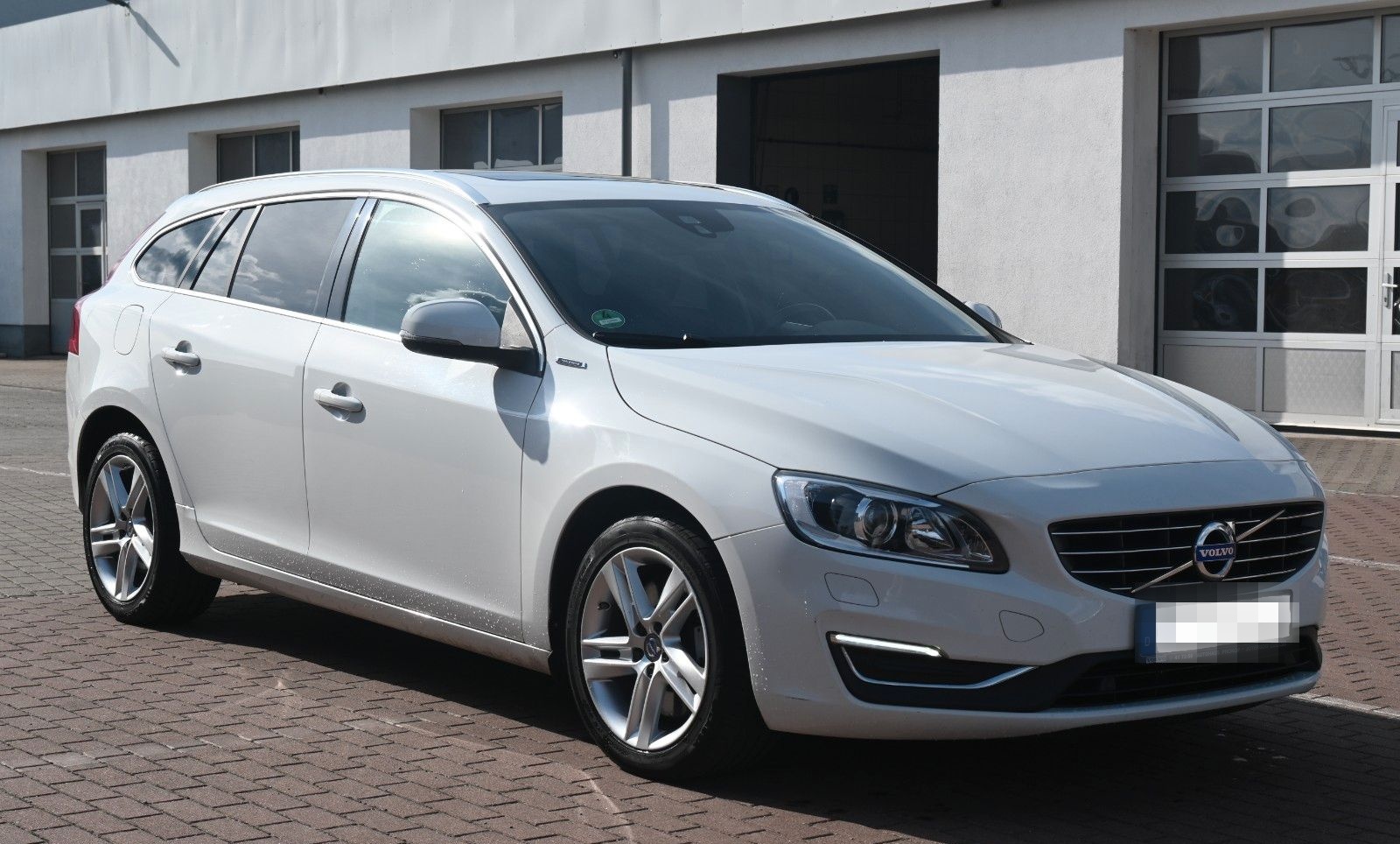 Volvo **Mietkauf**V60D6*Sum*SD*NAVI*STHZ*E-KZ*Diesel foto 8