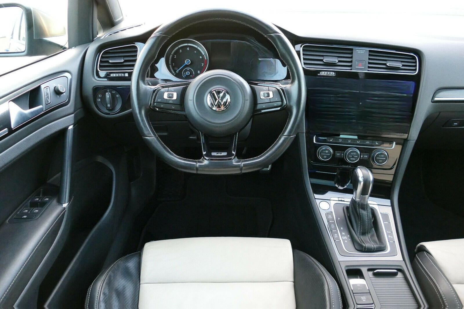Volkswagen Golf 2.0 TSI DSG 4MOTION R  PANO NAVI DCC ACC foto 21