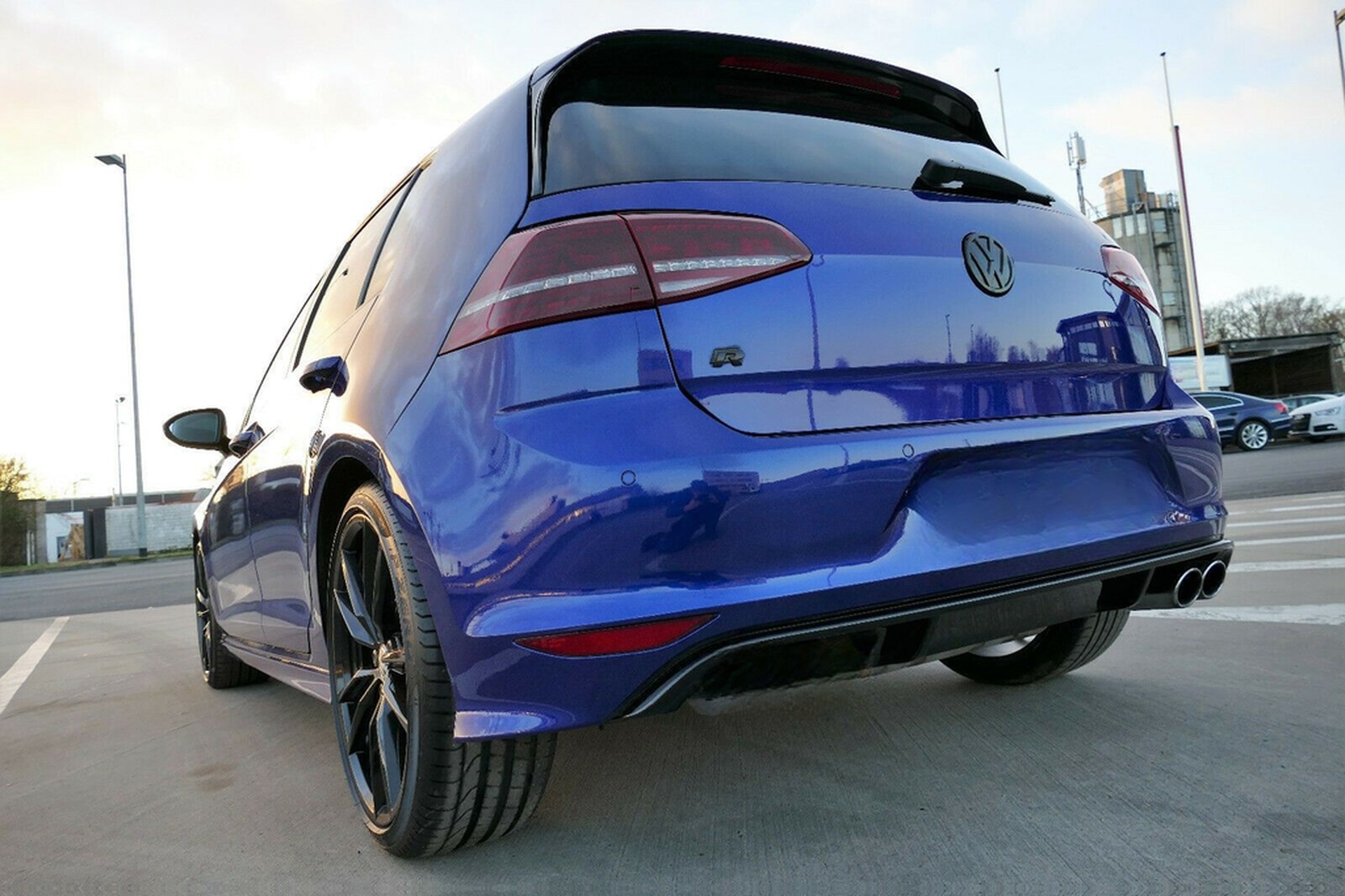 Volkswagen Golf 2.0 TSI DSG 4MOTION R  PANO NAVI DCC ACC foto 4