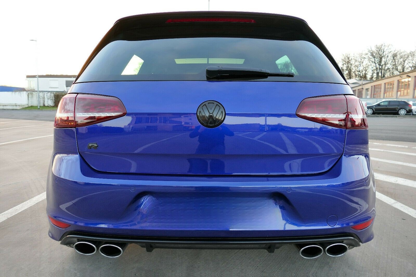 Volkswagen Golf 2.0 TSI DSG 4MOTION R  PANO NAVI DCC ACC foto 6