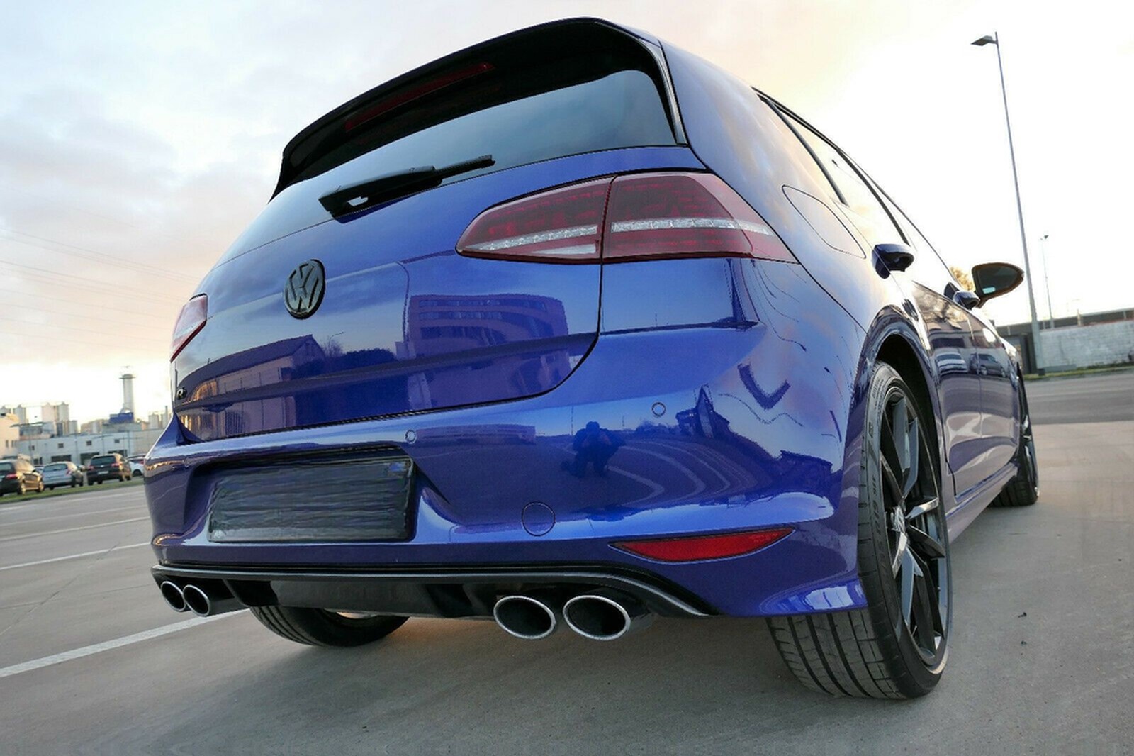 Volkswagen Golf 2.0 TSI DSG 4MOTION R  PANO NAVI DCC ACC foto 7