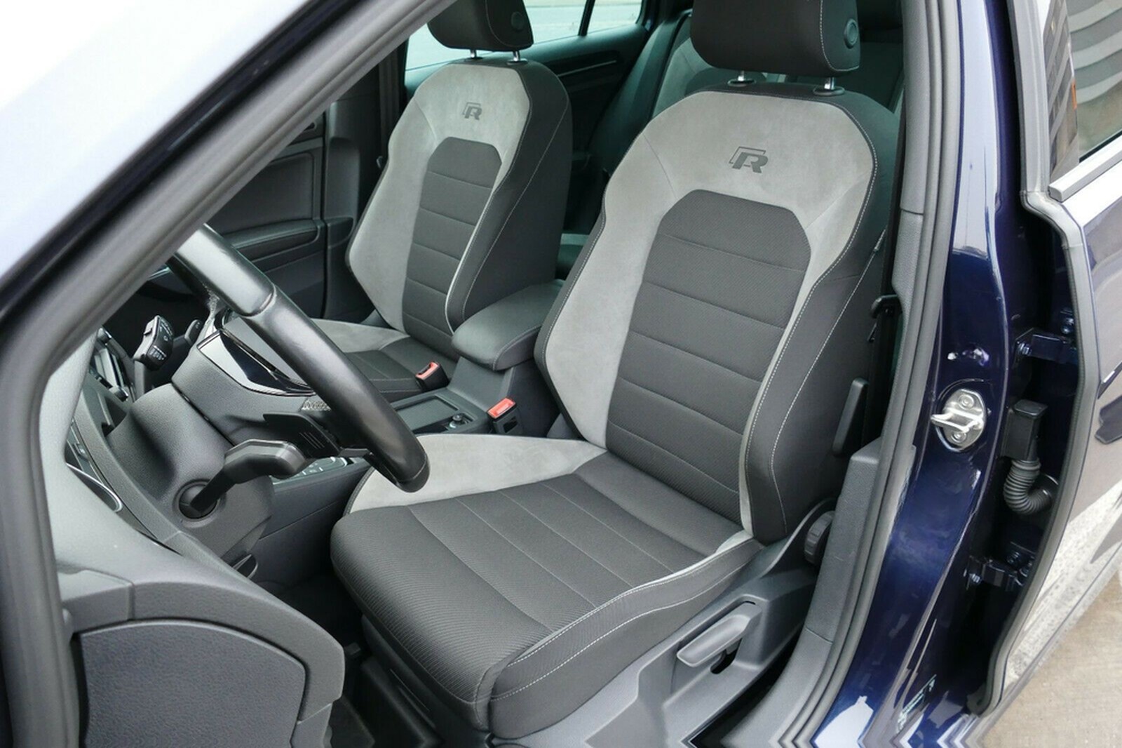 Volkswagen Golf 2.0 TSI DSG 4MOTION BMT R Variant PANO NAVI foto 19