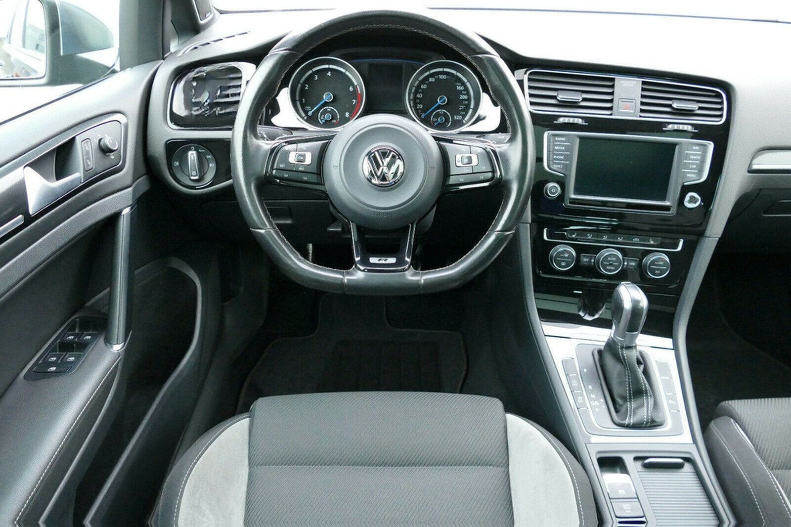 Volkswagen Golf 2.0 TSI DSG 4MOTION BMT R Variant PANO NAVI foto 21