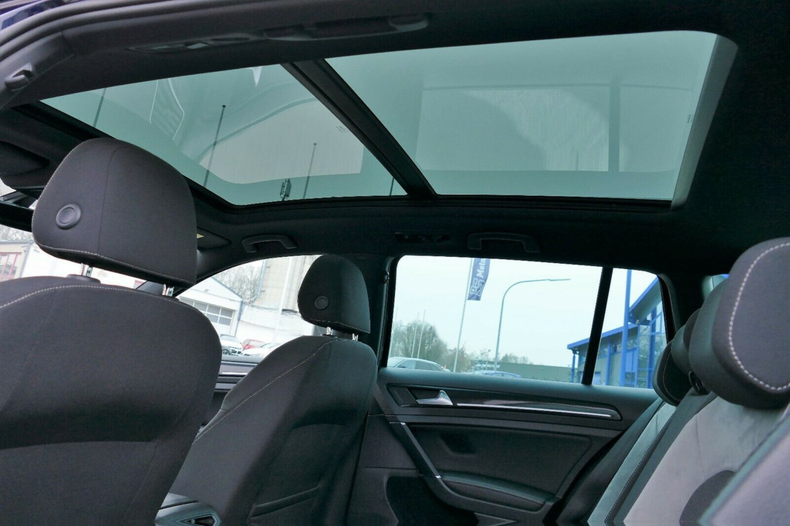 Volkswagen Golf 2.0 TSI DSG 4MOTION BMT R Variant PANO NAVI foto 22