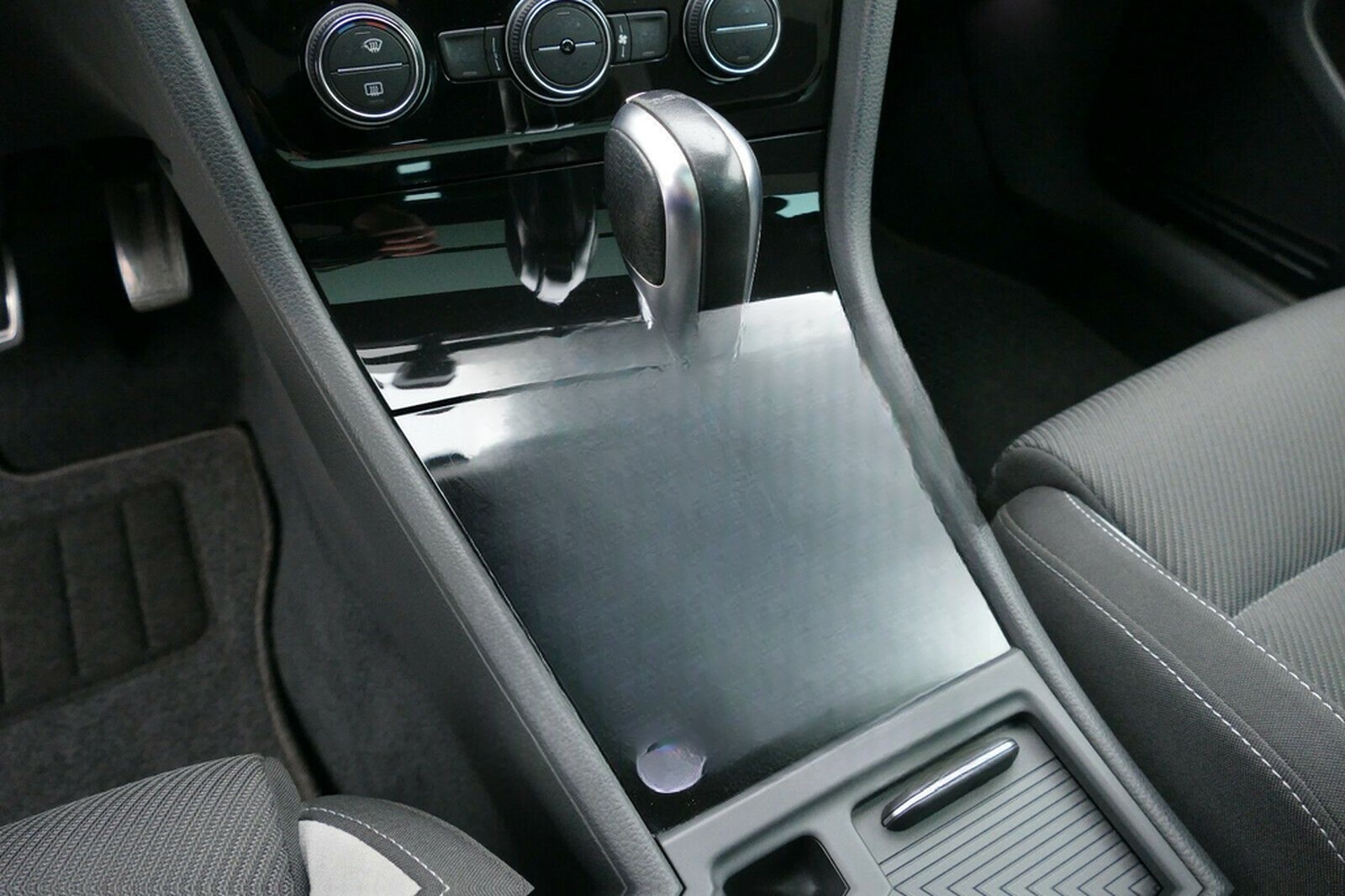 Volkswagen Golf 2.0 TSI DSG 4MOTION BMT R Variant PANO NAVI foto 26