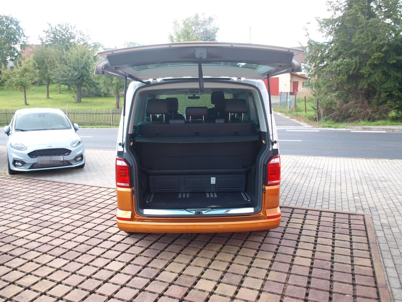 Volkswagen T6 Multivan Generation Six mit Sonderlackierung foto 11