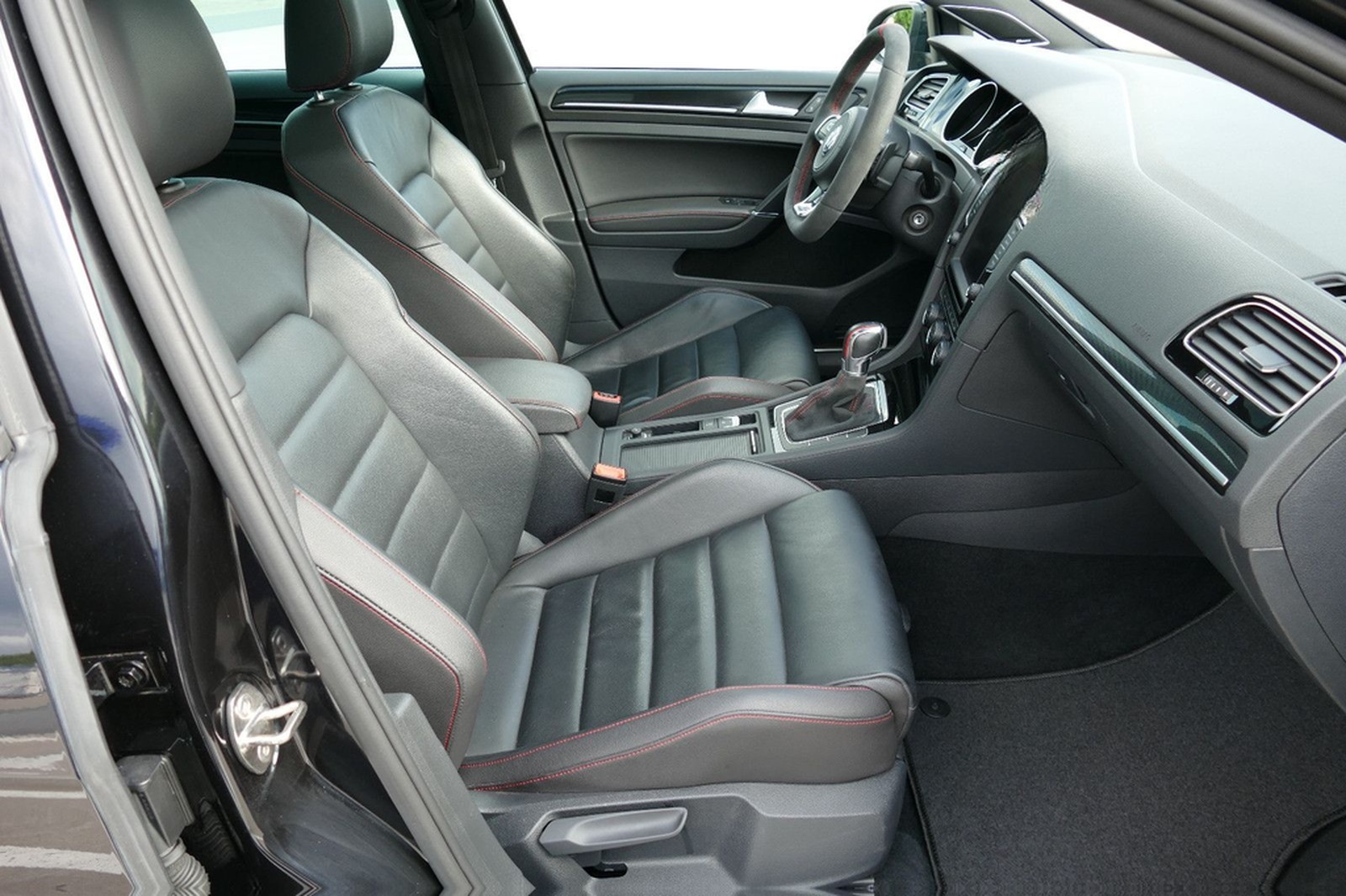 Volkswagen Golf 2.0TSI DSG BMT GTI Clubsport NAVI LEDER foto 15