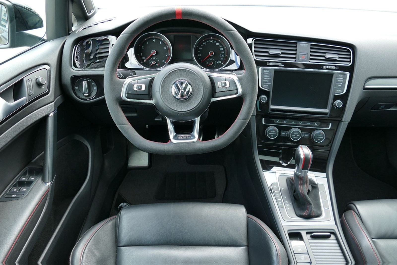 Volkswagen Golf 2.0TSI DSG BMT GTI Clubsport NAVI LEDER foto 21