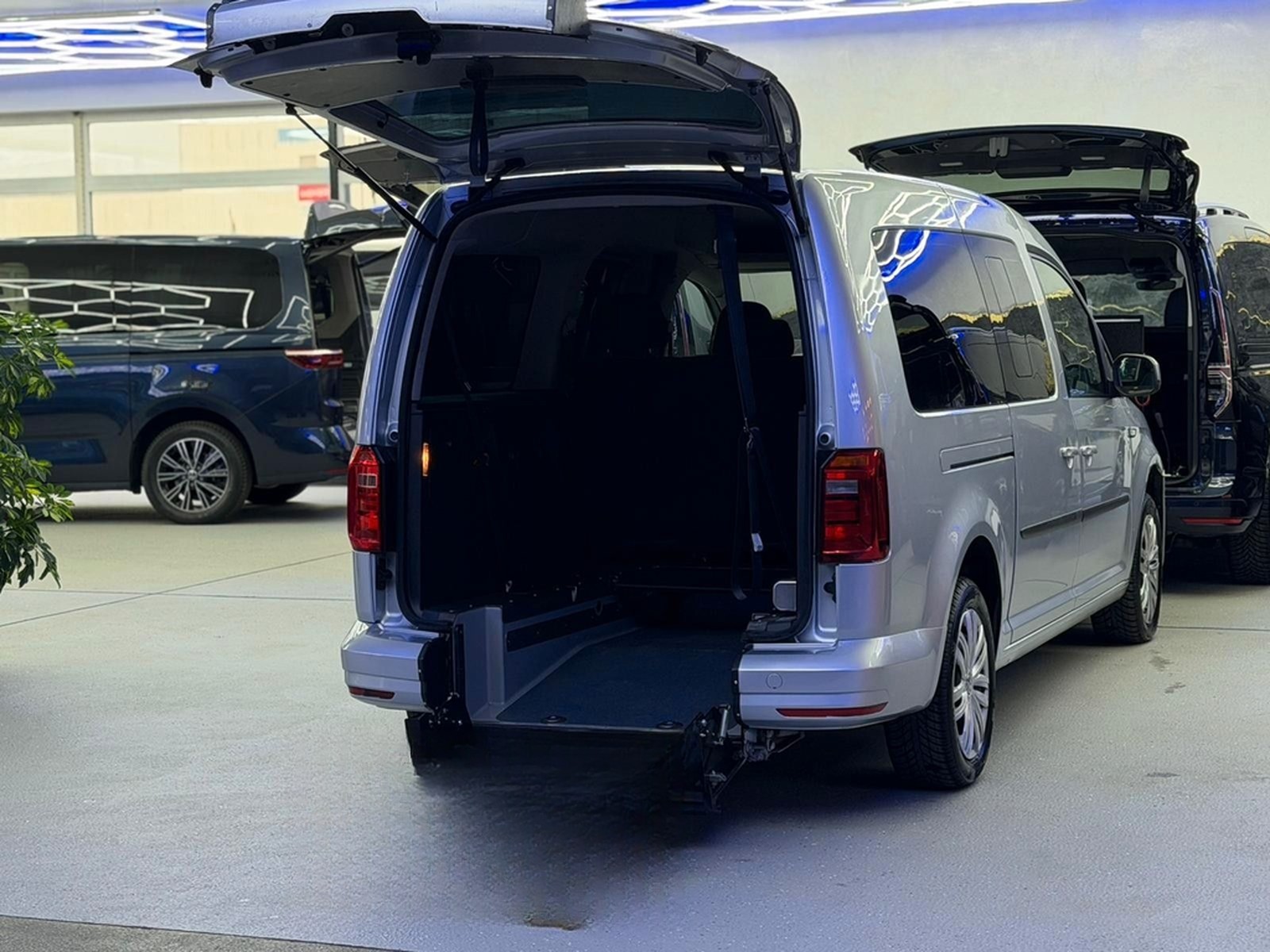 Volkswagen Caddy-DSG-Maxi-Behindertengerecht-Rampe- foto 14