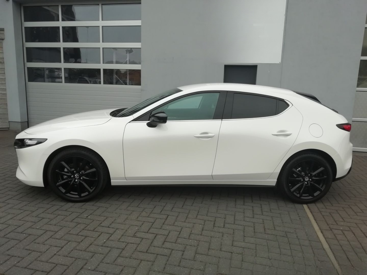 Mazda 3 Homura Black & White Edition SKYACTIV-G 2.0 M- foto 4