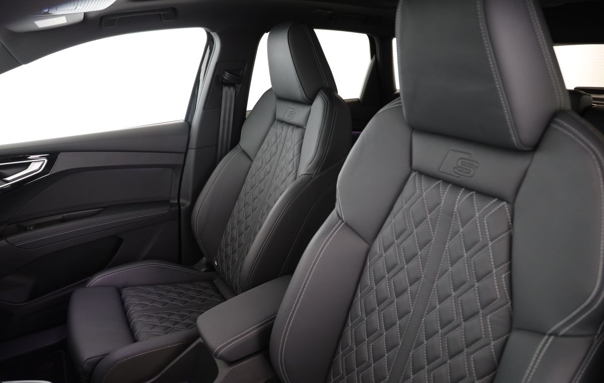 Audi Q4 e-tron 40 S line AHK | PANO | foto 12