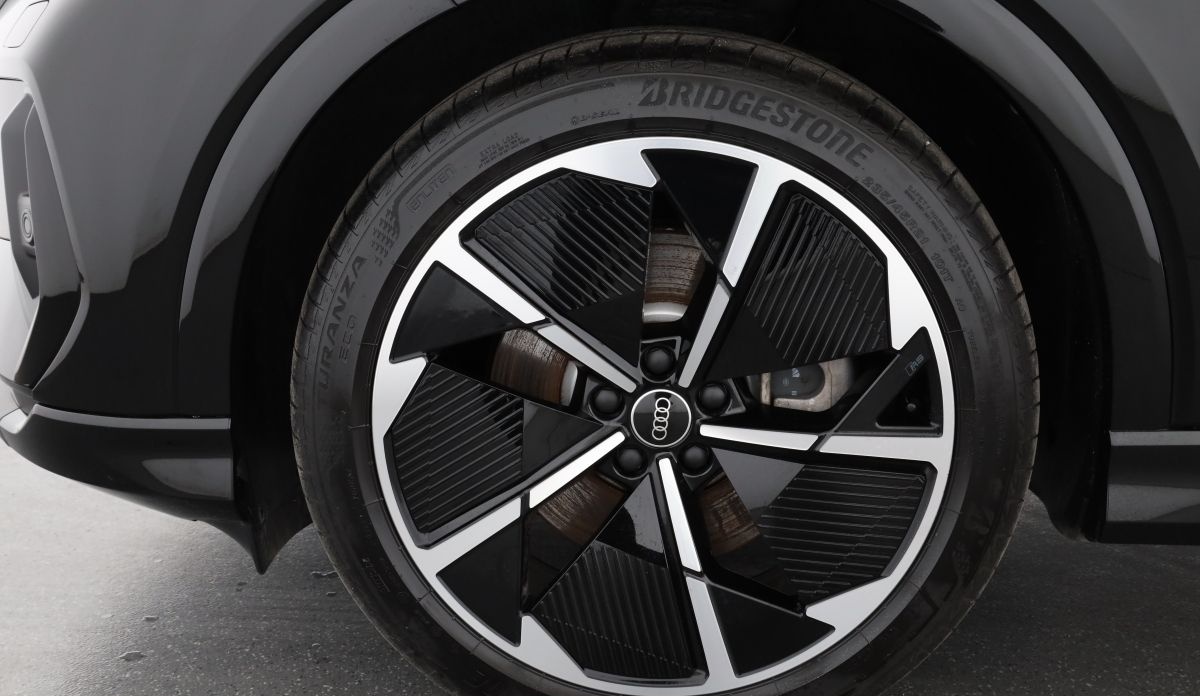 Audi Q4 e-tron 40 S line AHK | PANO | foto 10