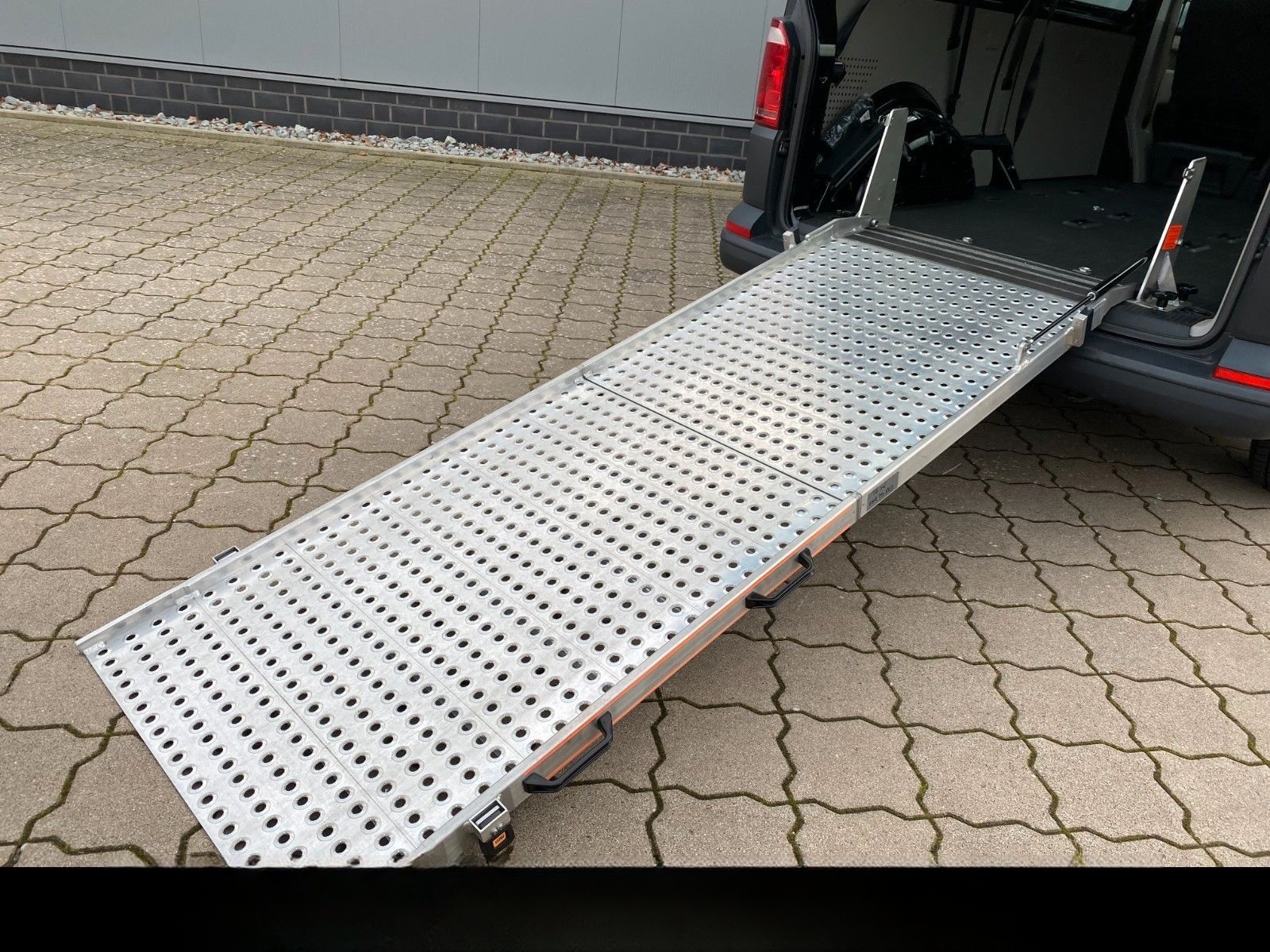 Volkswagen T6 Kombi lang DSG Rollstuhl Rampe AHK Klima Navi foto 4