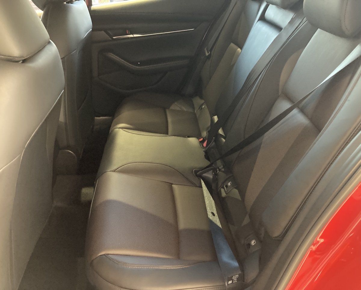 Mazda 3 2.0L e-SKYACTIV G 122ps Aut. Exclusive-Line Le foto 8