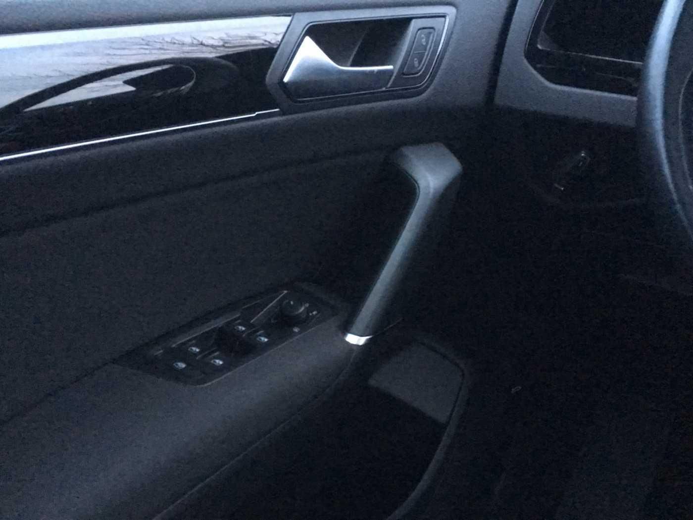 Volkswagen Touran 1.6 TDI SCR BMT DSG Comfortline SHZ foto 9