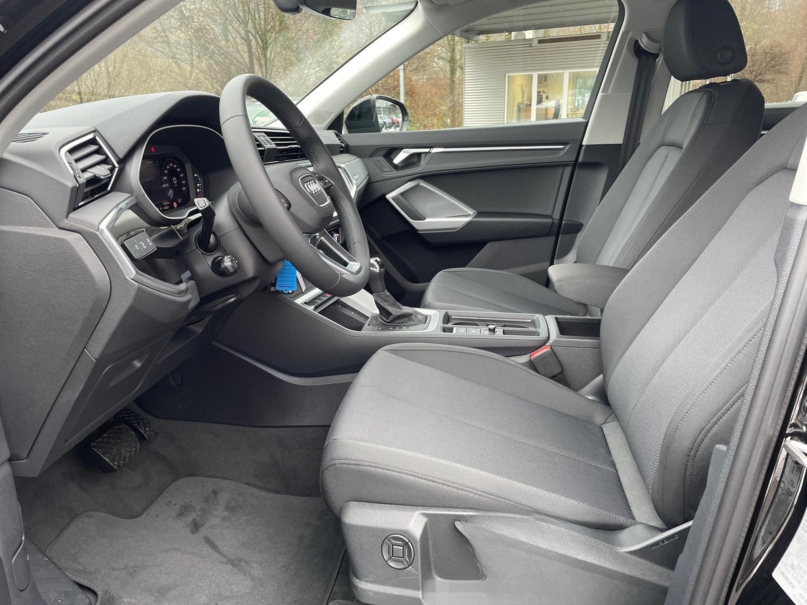 Audi Q3 35 TFSI basis 1.5 TSI RFK 18 " AHK NAVI PDC foto 7