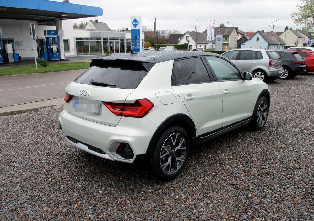 Audi A1 30 TFSI  allstreet, Navi LED foto 2