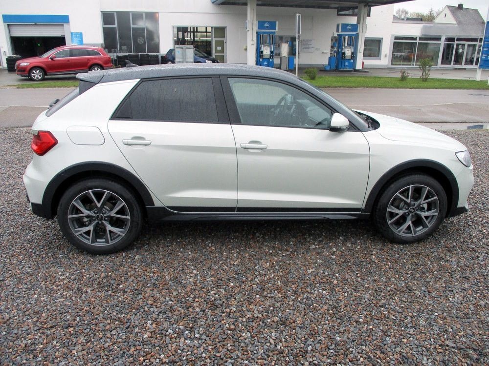Audi A1 30 TFSI  allstreet, Navi LED foto 4