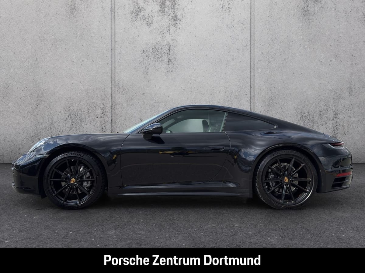 Porsche 992 (911) Carrera foto 2