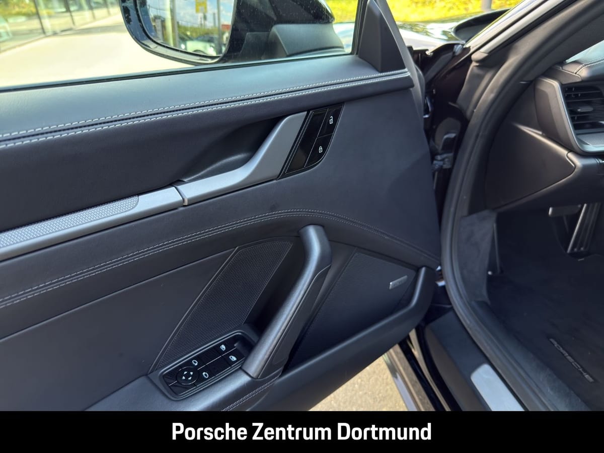 Porsche 992 (911) Carrera foto 16