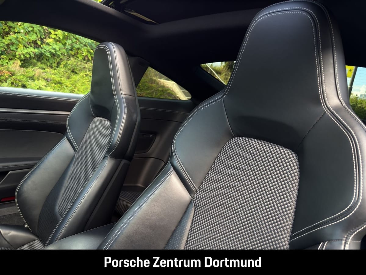 Porsche 992 (911) Carrera foto 17