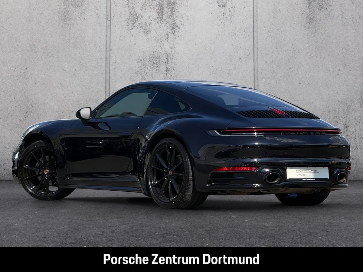 Porsche 992 (911) Carrera foto 3