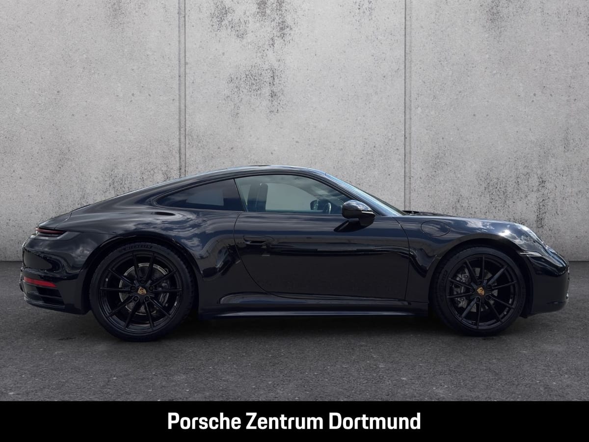 Porsche 992 (911) Carrera foto 6