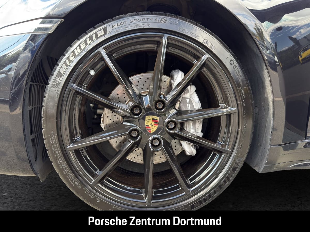 Porsche 992 (911) Carrera foto 10