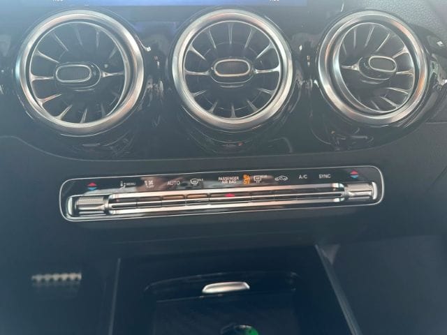 Mercedes-Benz GLA 220 4M AMG Navi Pano Multibeam AHK ACC 360°C foto 21