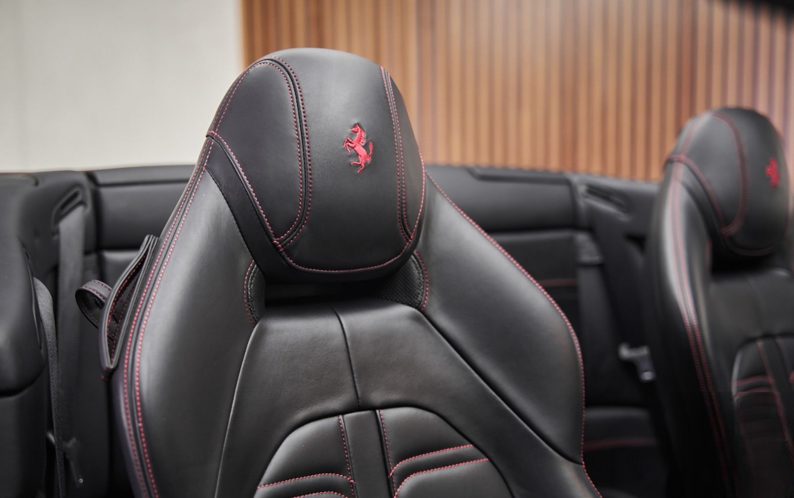 Ferrari California T LED Lenkrad Carbon Deutsches Fzg. foto 25