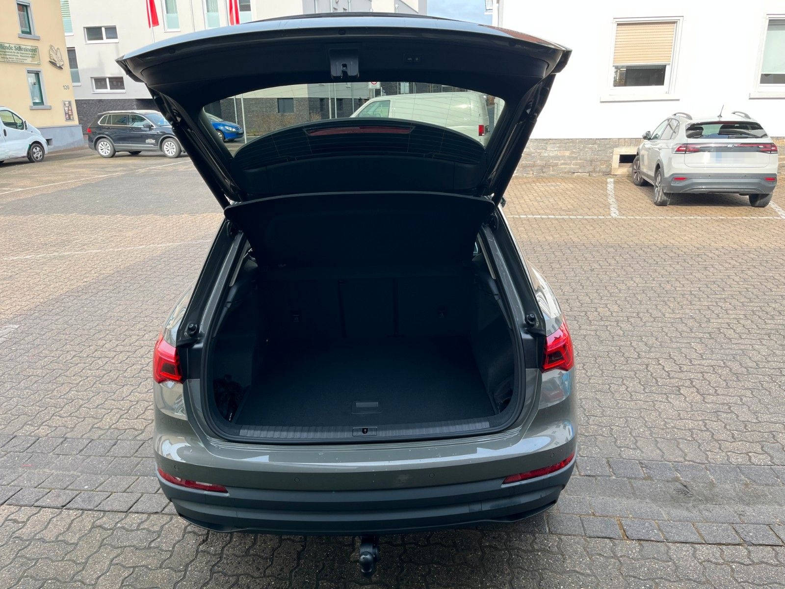 Audi *Q3 40 TFSI * Quattro *AHK*NAVI * el. Heckklappe foto 6