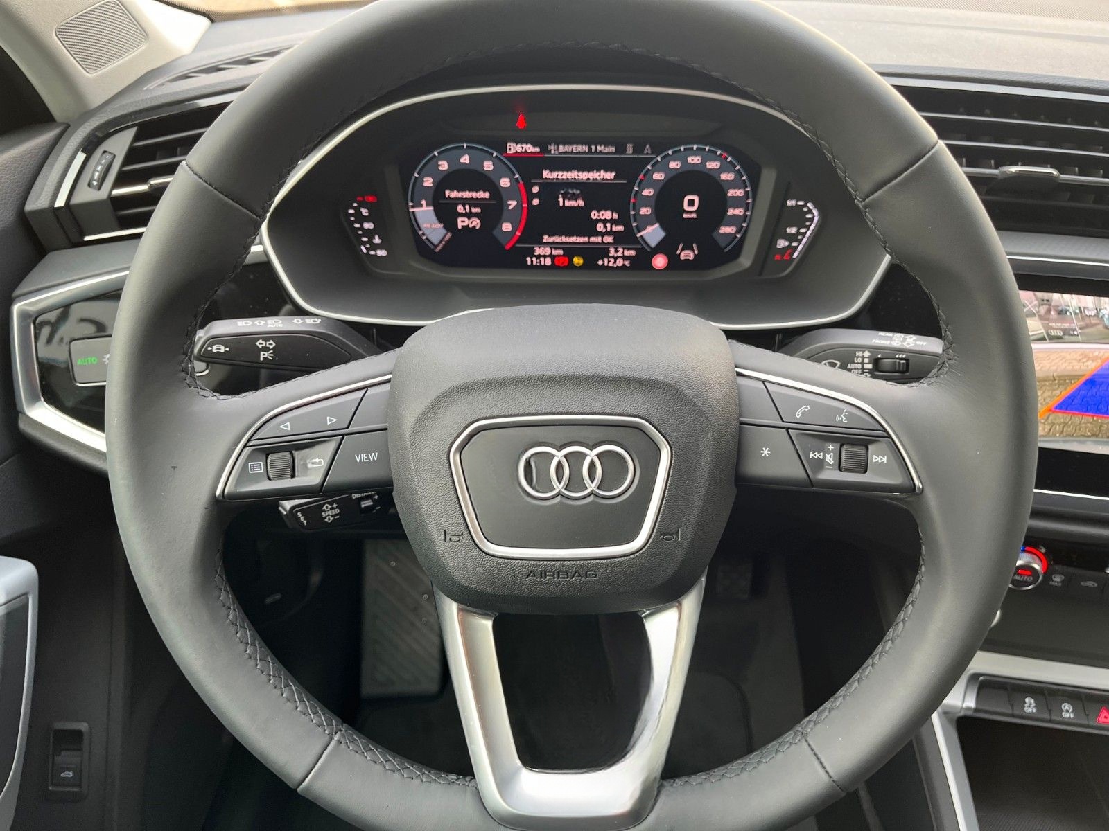 Audi *Q3 40 TFSI * Quattro *AHK*NAVI * el. Heckklappe foto 10