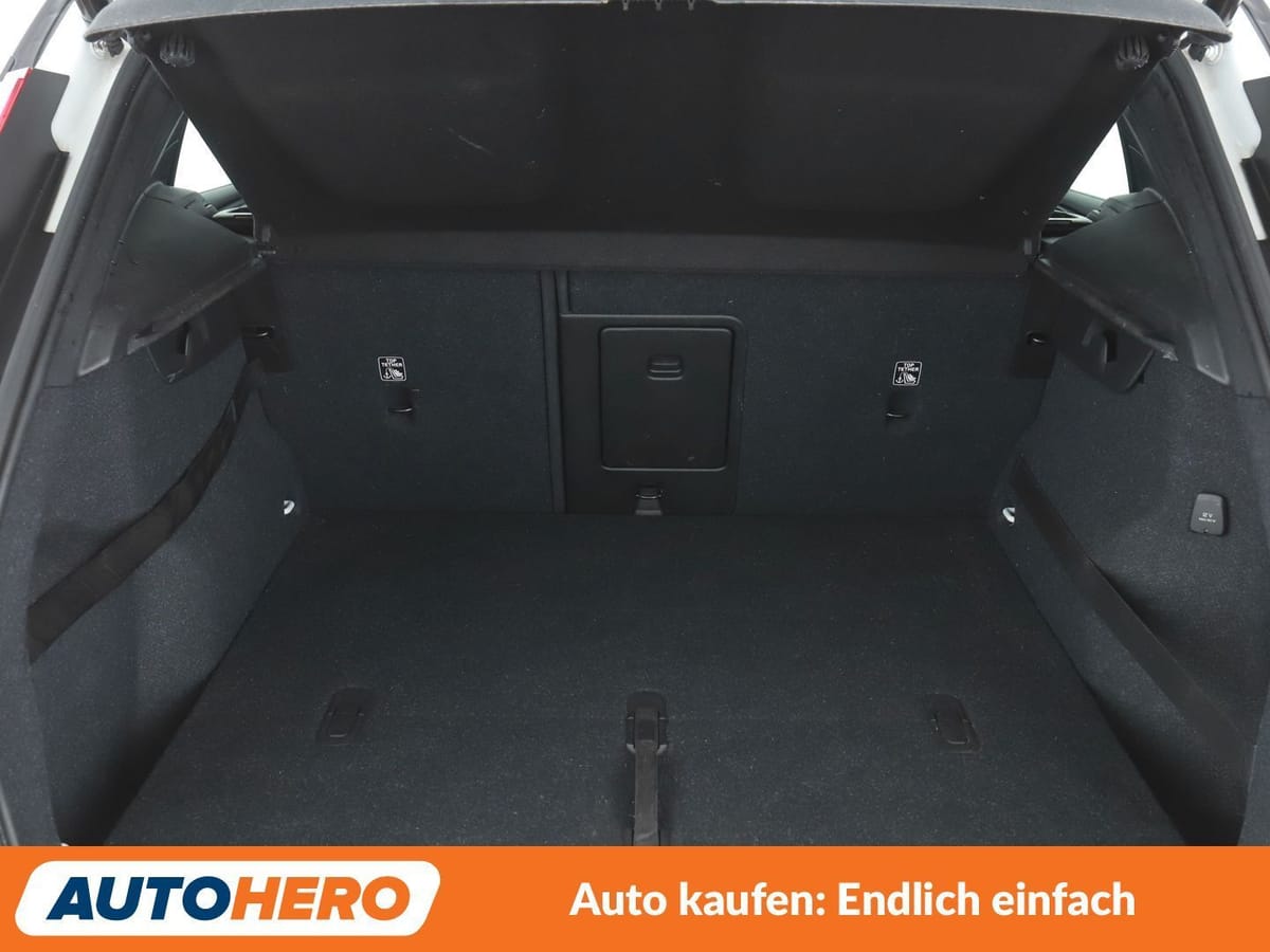 Volvo XC40 2.0 D4 R-Design AWD Aut. NAVI LED CAM TEMPO foto 18