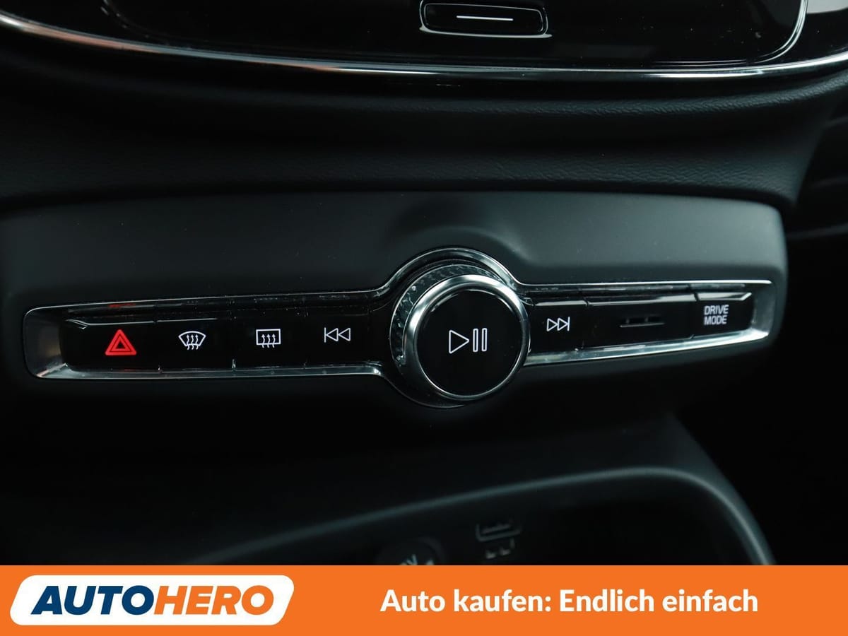 Volvo XC40 2.0 D4 R-Design AWD Aut. NAVI LED CAM TEMPO foto 25
