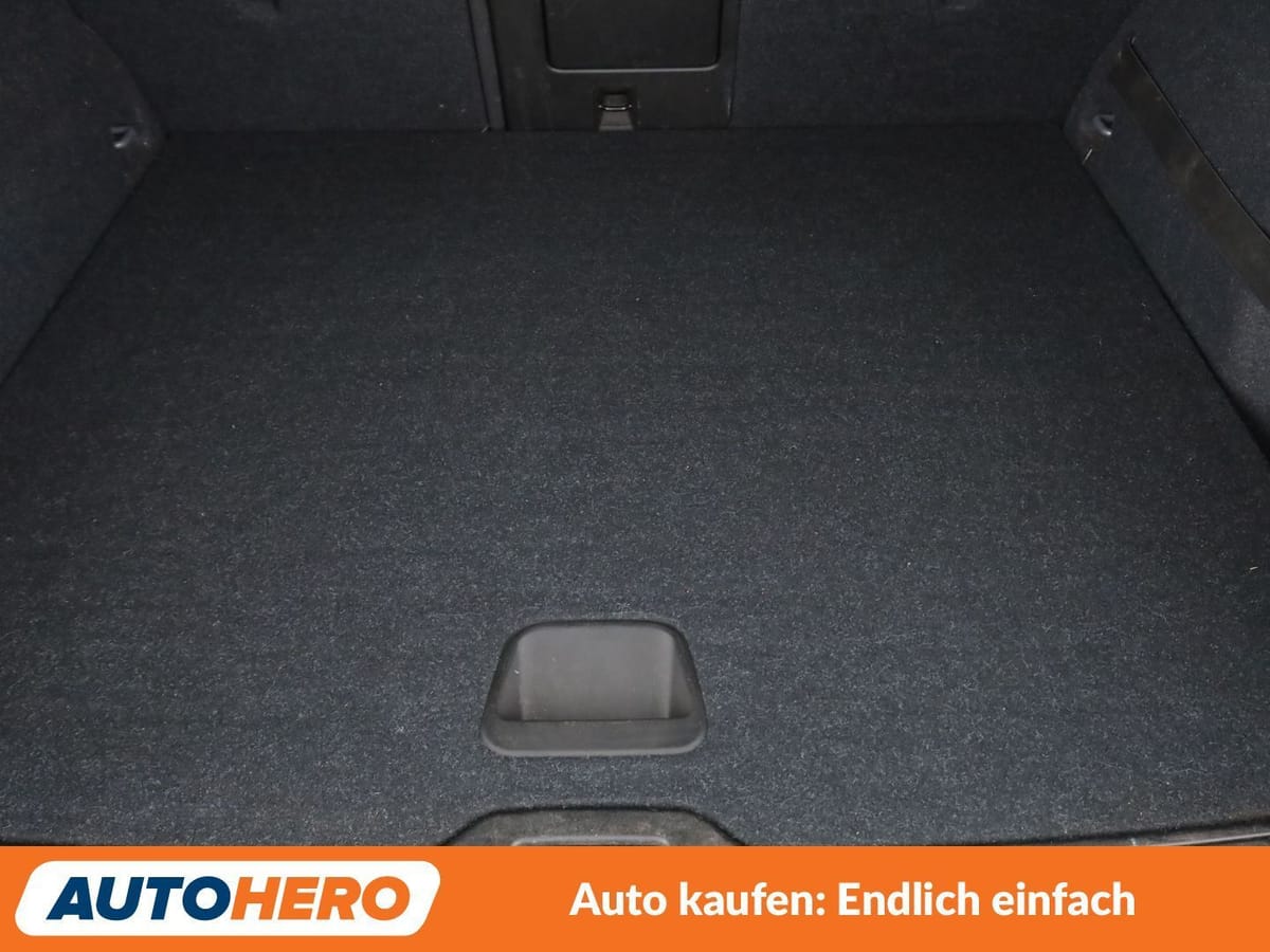 Volvo XC40 2.0 D3 Momentum Pro 2WD Aut. LED NAVI TEMPO foto 18