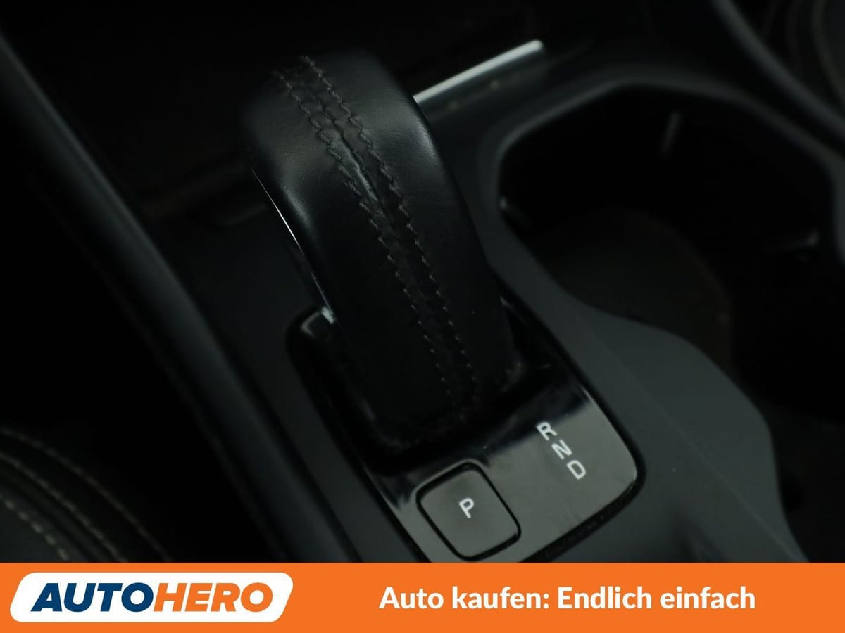 Volvo XC40 2.0 D3 Momentum Pro 2WD Aut. LED NAVI TEMPO foto 25