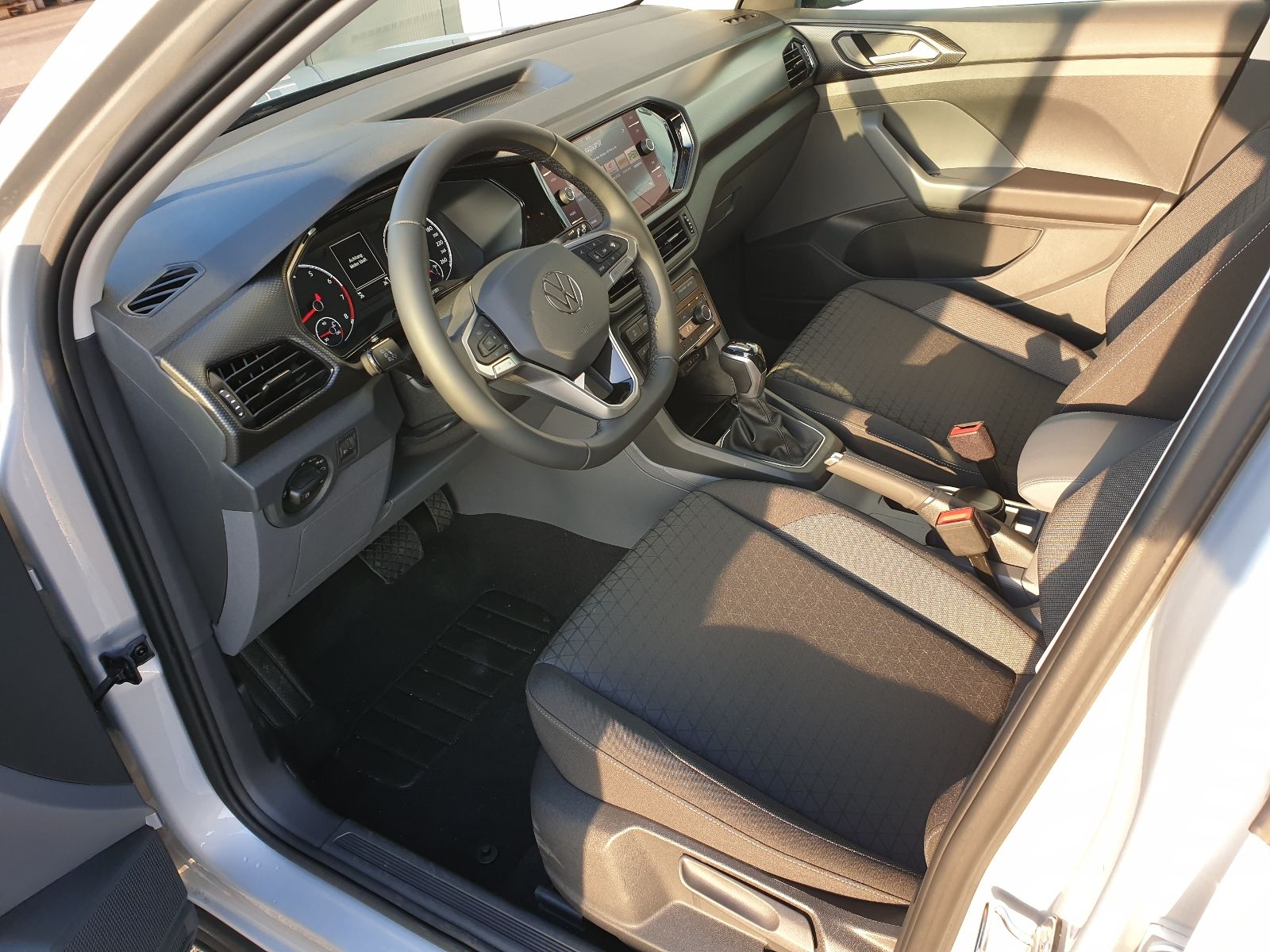 Volkswagen T-Cross  1.5 TSI Life DSG KLIMA+DAB+PDC+SHZ foto 9