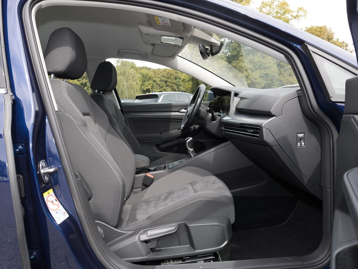 Volkswagen Golf VIII 1.5 TSI Style IQ.Light NaviPro Keyless foto 3