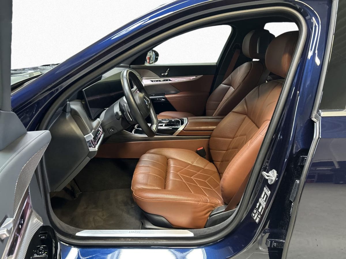 BMW 740d xD DAPr ExecutiveLo Fond Entertainment Sthz foto 11